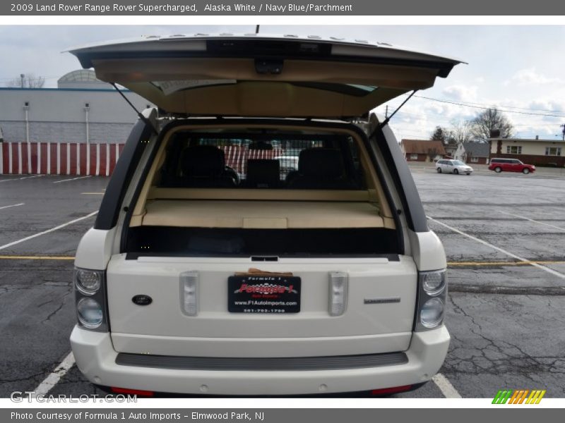Alaska White / Navy Blue/Parchment 2009 Land Rover Range Rover Supercharged