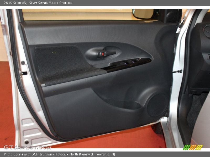 Silver Streak Mica / Charcoal 2010 Scion xD