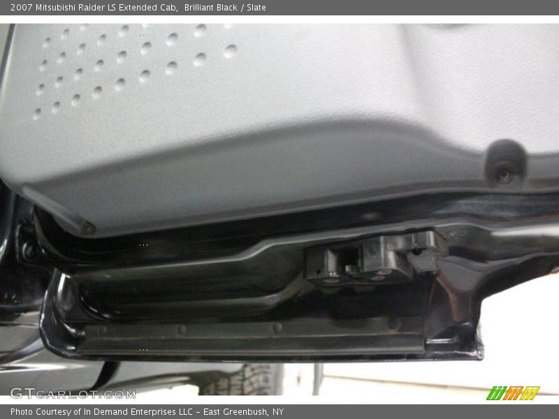 Brilliant Black / Slate 2007 Mitsubishi Raider LS Extended Cab