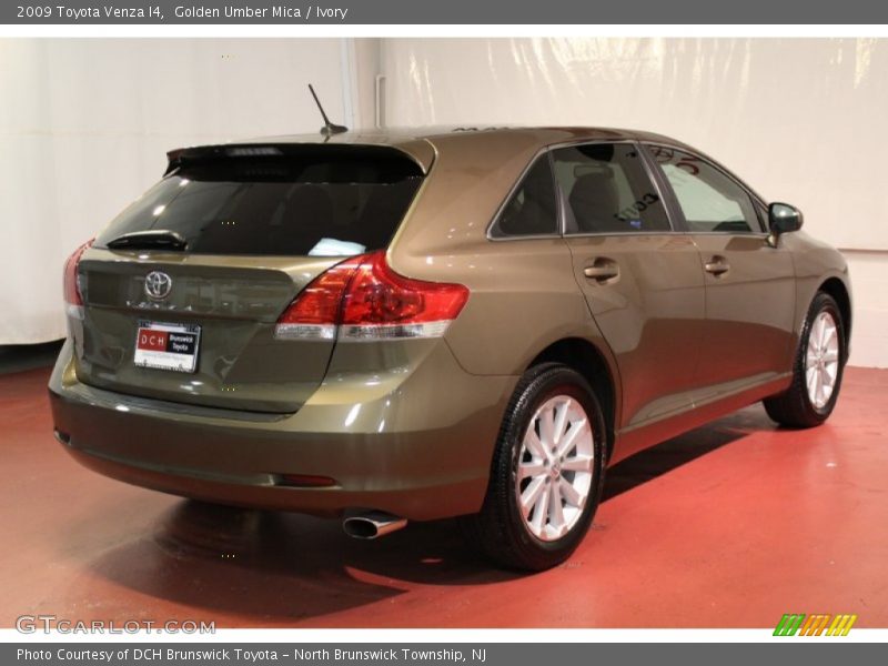 Golden Umber Mica / Ivory 2009 Toyota Venza I4