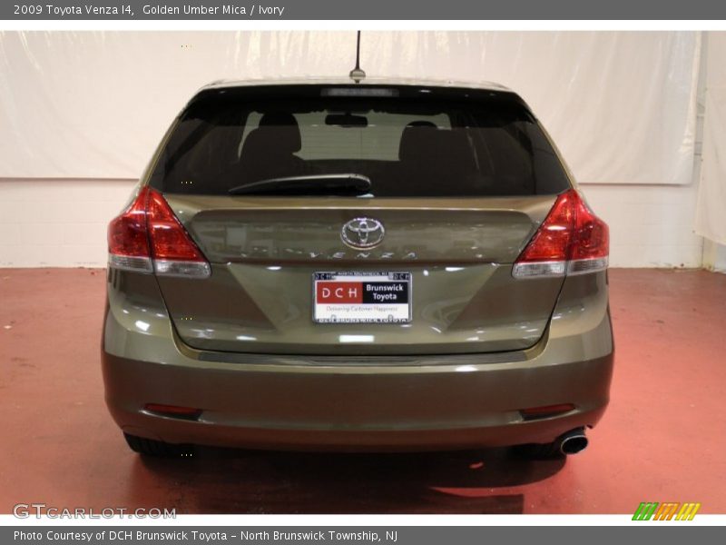 Golden Umber Mica / Ivory 2009 Toyota Venza I4