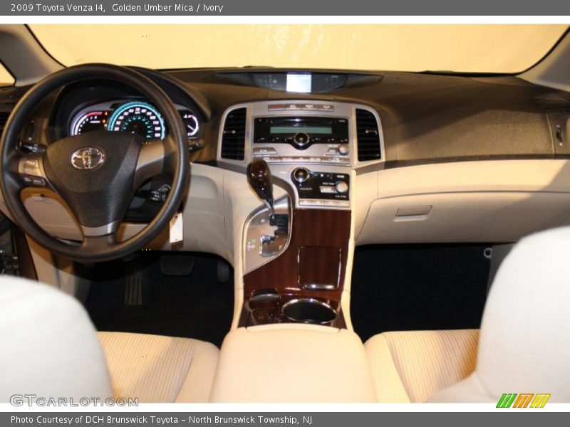 Golden Umber Mica / Ivory 2009 Toyota Venza I4