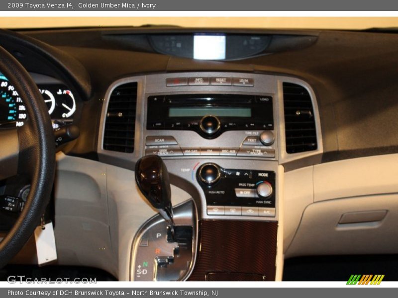 Golden Umber Mica / Ivory 2009 Toyota Venza I4