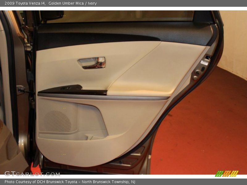 Golden Umber Mica / Ivory 2009 Toyota Venza I4