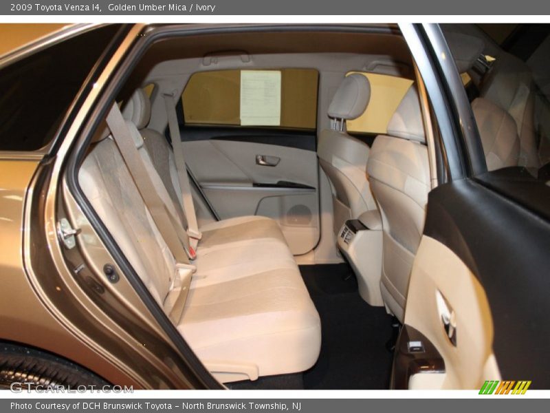 Golden Umber Mica / Ivory 2009 Toyota Venza I4