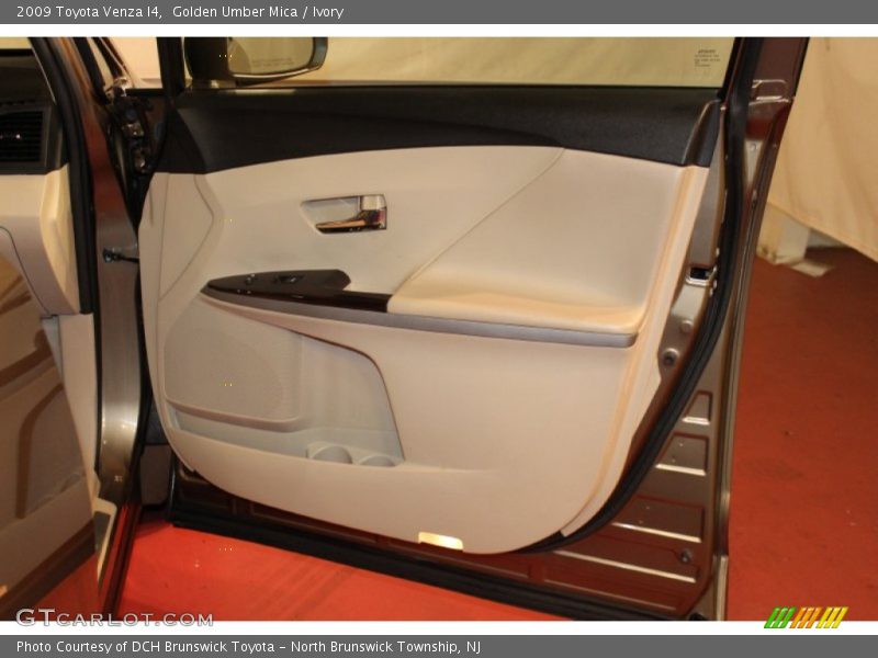 Golden Umber Mica / Ivory 2009 Toyota Venza I4