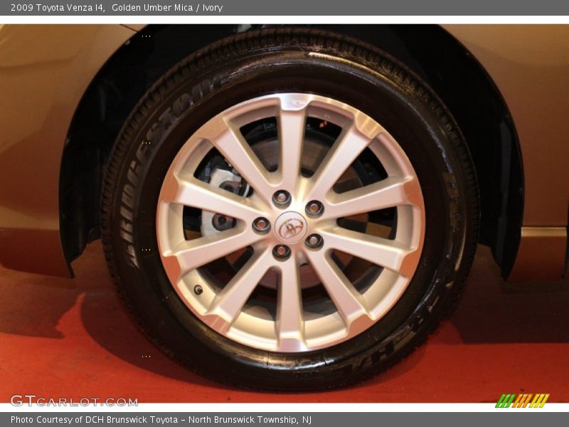 Golden Umber Mica / Ivory 2009 Toyota Venza I4
