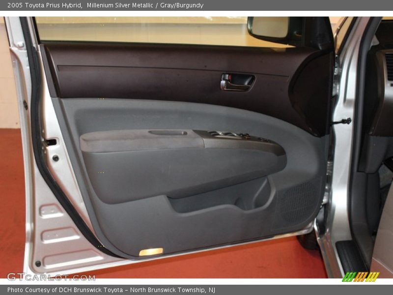 Millenium Silver Metallic / Gray/Burgundy 2005 Toyota Prius Hybrid