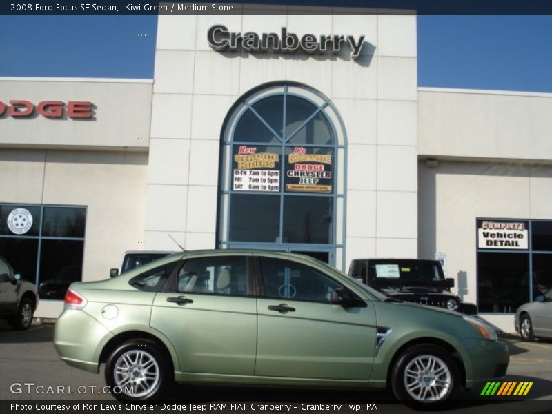 Kiwi Green / Medium Stone 2008 Ford Focus SE Sedan