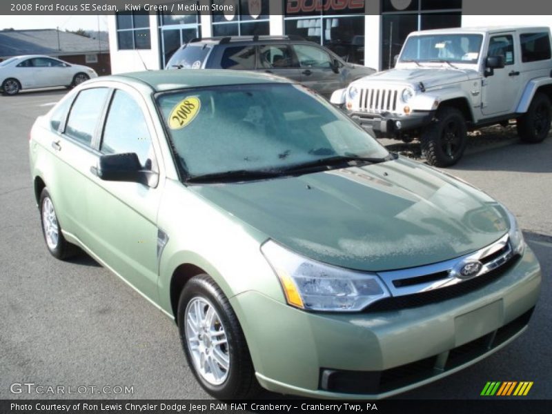 Kiwi Green / Medium Stone 2008 Ford Focus SE Sedan