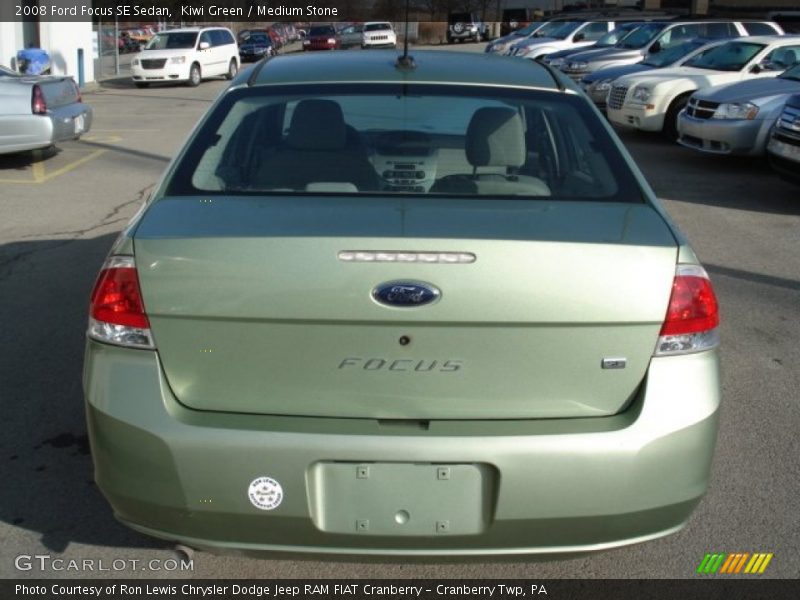 Kiwi Green / Medium Stone 2008 Ford Focus SE Sedan