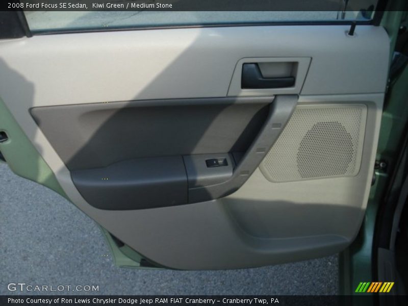 Kiwi Green / Medium Stone 2008 Ford Focus SE Sedan