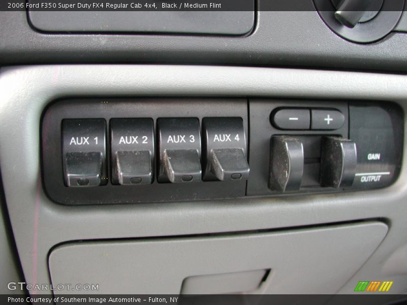 Controls of 2006 F350 Super Duty FX4 Regular Cab 4x4