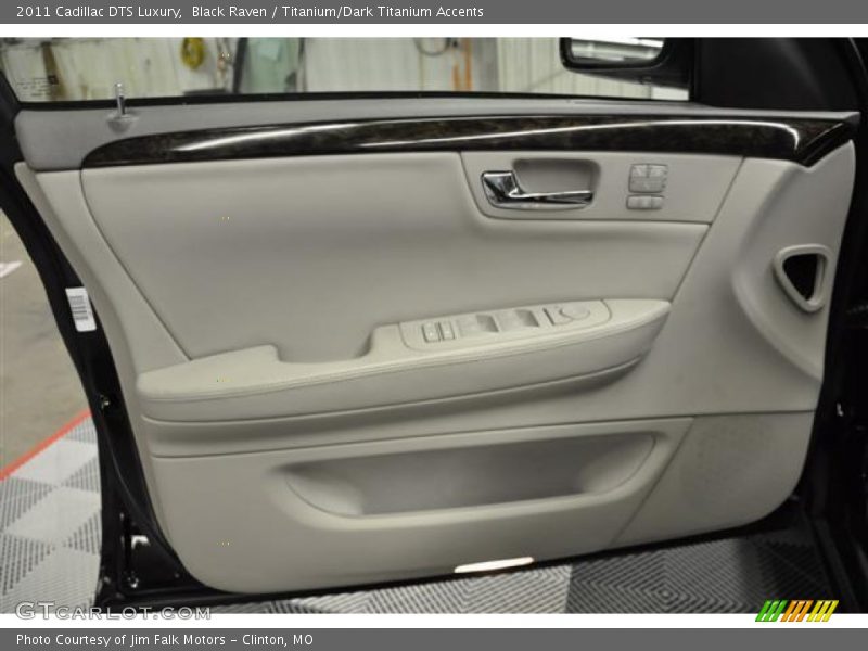 Black Raven / Titanium/Dark Titanium Accents 2011 Cadillac DTS Luxury