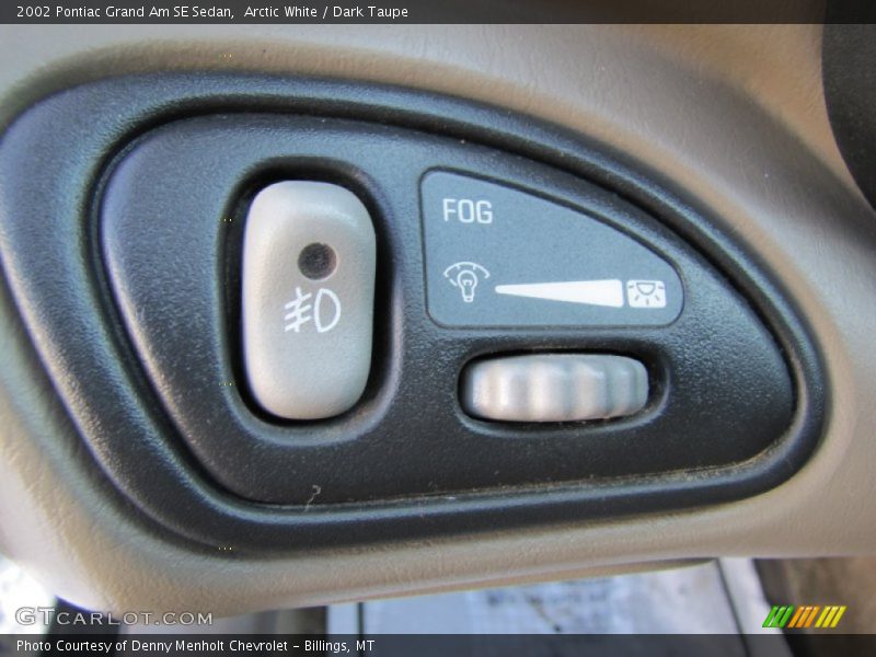 Arctic White / Dark Taupe 2002 Pontiac Grand Am SE Sedan
