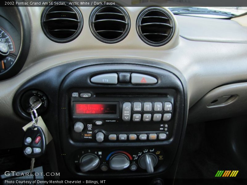 Arctic White / Dark Taupe 2002 Pontiac Grand Am SE Sedan