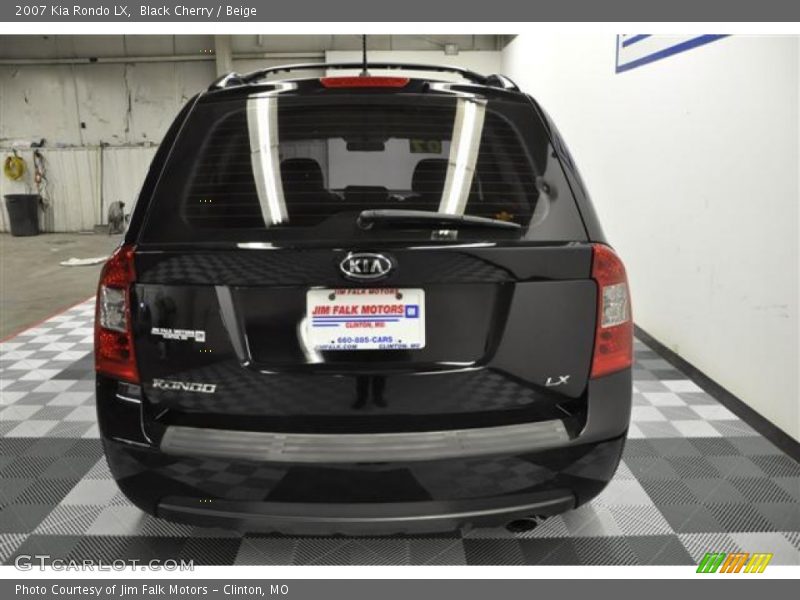Black Cherry / Beige 2007 Kia Rondo LX