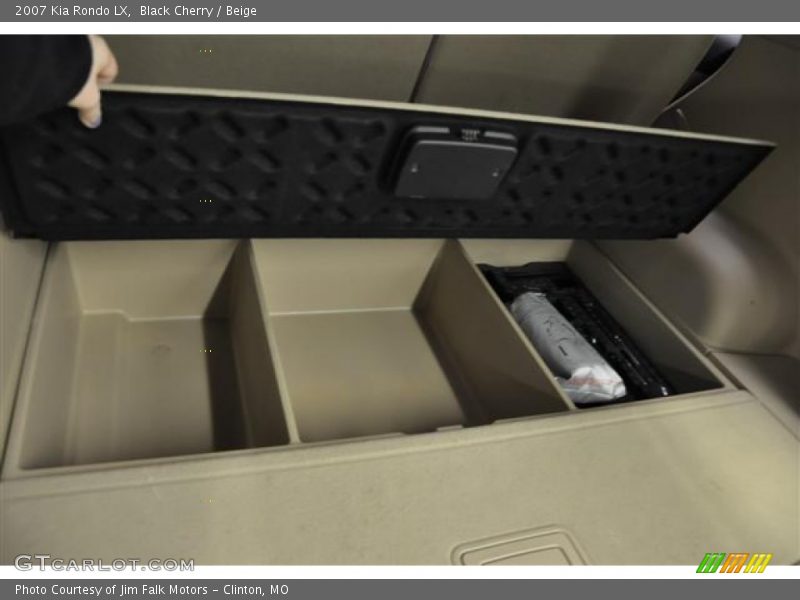 Black Cherry / Beige 2007 Kia Rondo LX