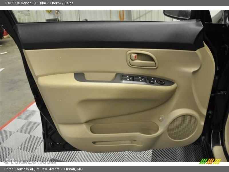 Black Cherry / Beige 2007 Kia Rondo LX