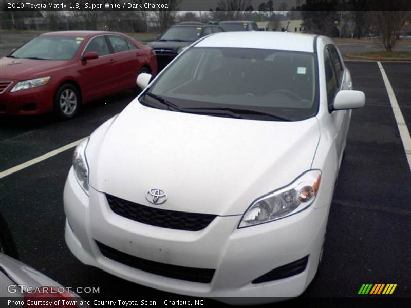 Super White / Dark Charcoal 2010 Toyota Matrix 1.8