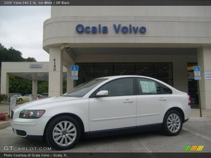 Ice White / Off Black 2005 Volvo S40 2.4i