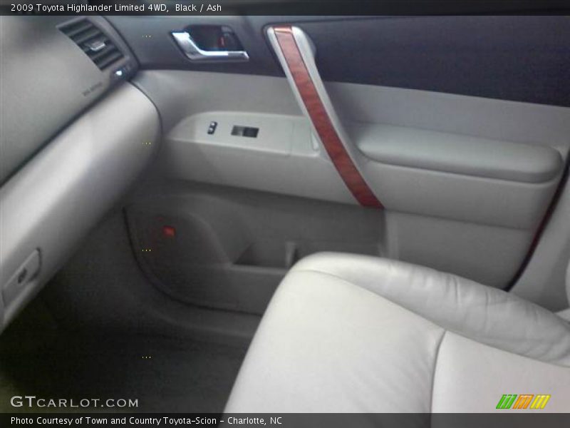 Black / Ash 2009 Toyota Highlander Limited 4WD