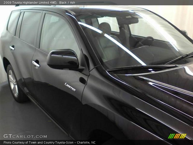 Black / Ash 2009 Toyota Highlander Limited 4WD