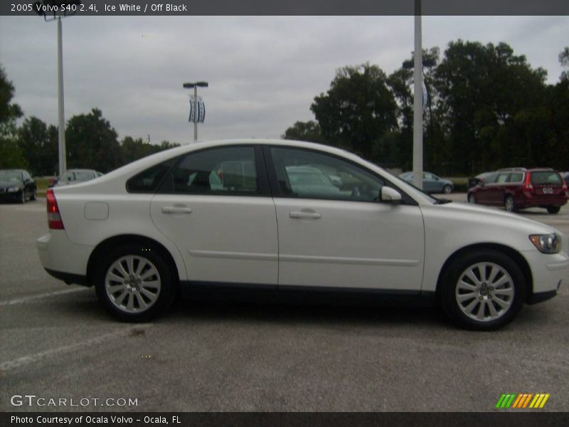 Ice White / Off Black 2005 Volvo S40 2.4i