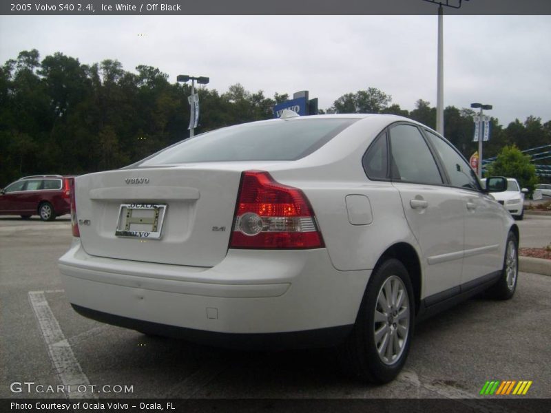 Ice White / Off Black 2005 Volvo S40 2.4i