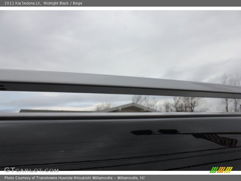 Midnight Black / Beige 2011 Kia Sedona LX