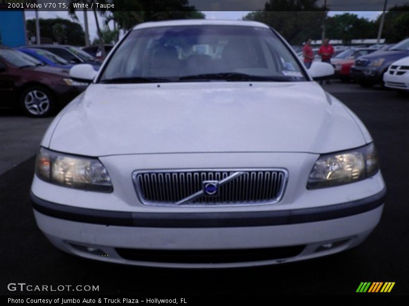 White / Taupe 2001 Volvo V70 T5