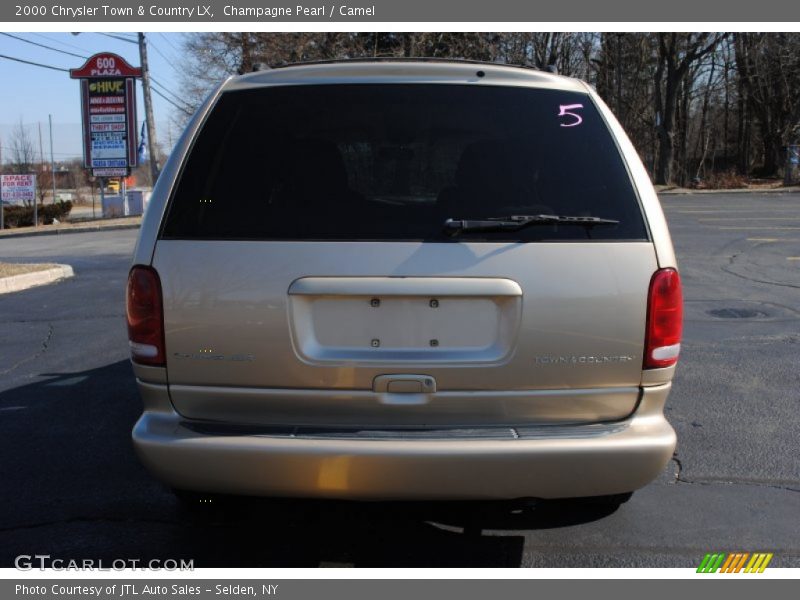 Champagne Pearl / Camel 2000 Chrysler Town & Country LX