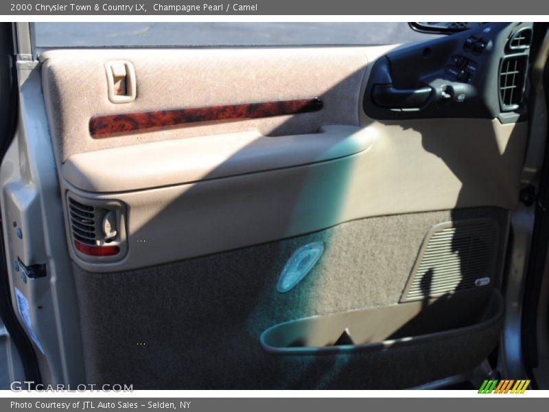Champagne Pearl / Camel 2000 Chrysler Town & Country LX
