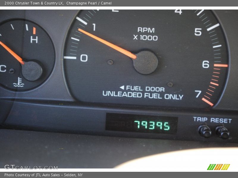 Champagne Pearl / Camel 2000 Chrysler Town & Country LX
