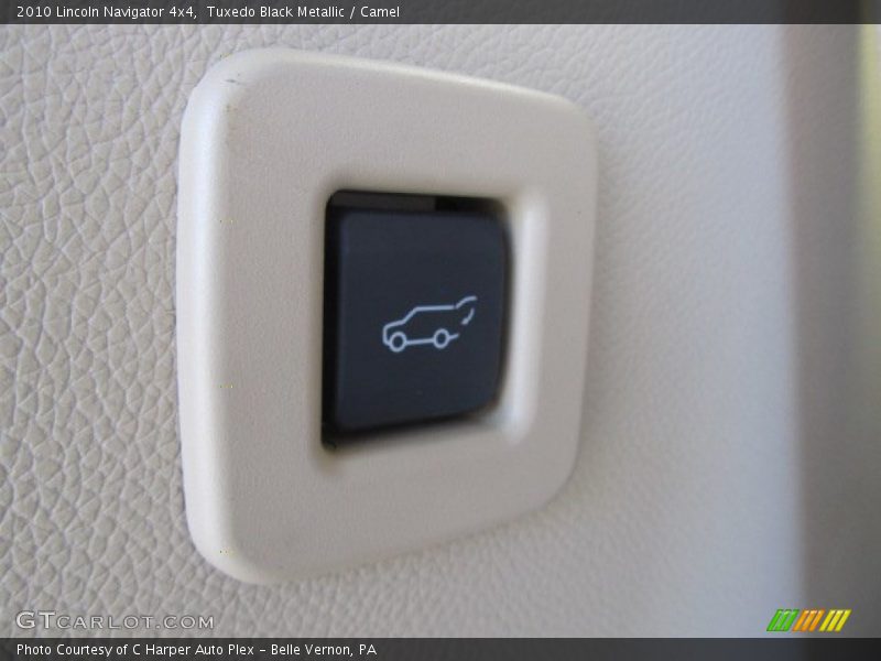 Tuxedo Black Metallic / Camel 2010 Lincoln Navigator 4x4