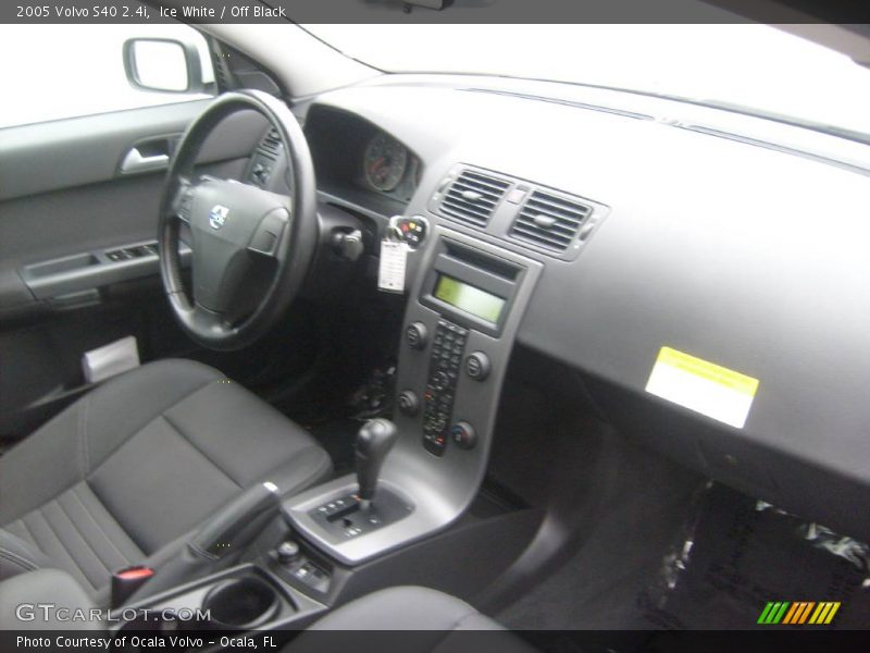 Ice White / Off Black 2005 Volvo S40 2.4i
