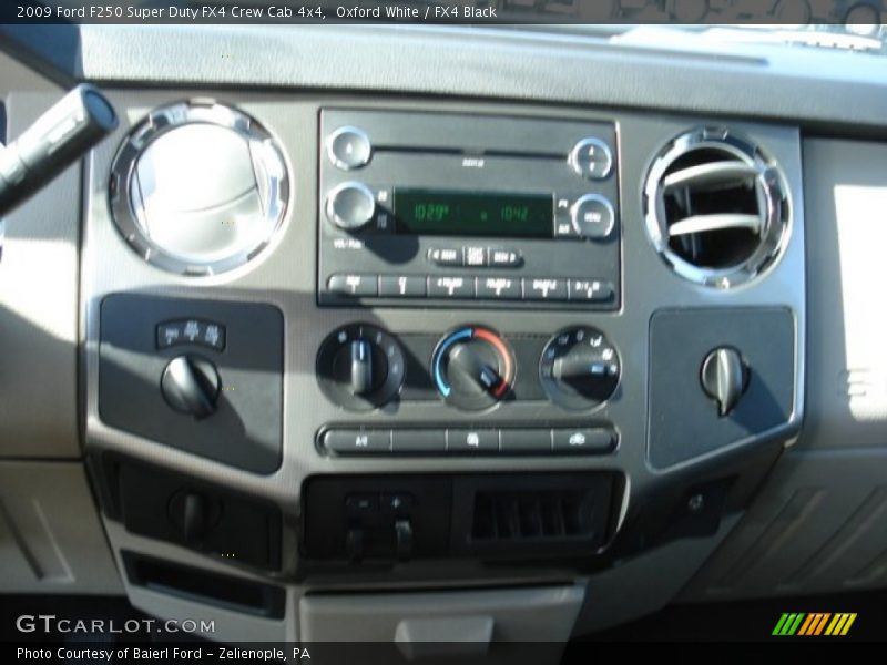 Oxford White / FX4 Black 2009 Ford F250 Super Duty FX4 Crew Cab 4x4