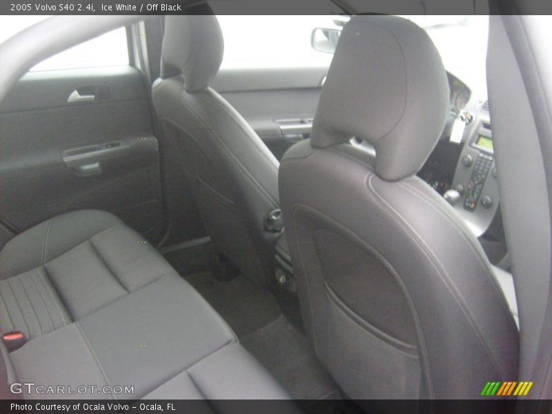 Ice White / Off Black 2005 Volvo S40 2.4i