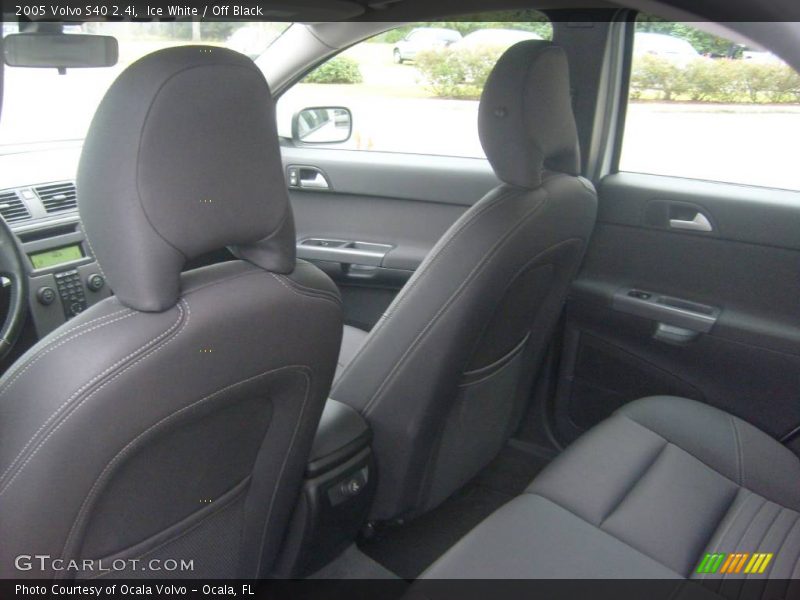 Ice White / Off Black 2005 Volvo S40 2.4i