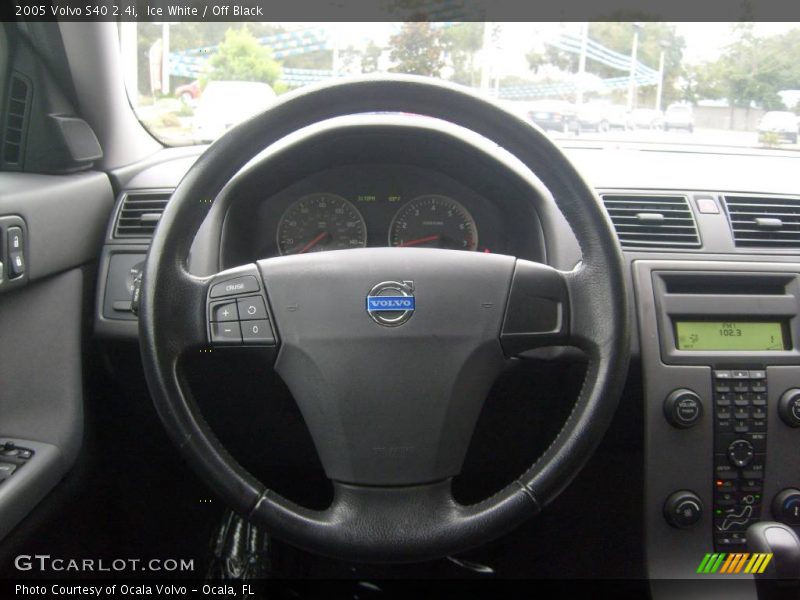 Ice White / Off Black 2005 Volvo S40 2.4i