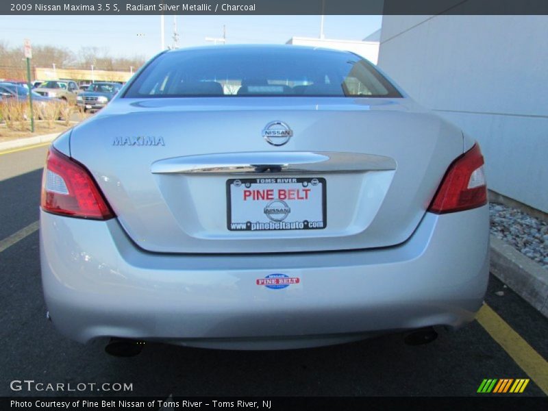 Radiant Silver Metallic / Charcoal 2009 Nissan Maxima 3.5 S