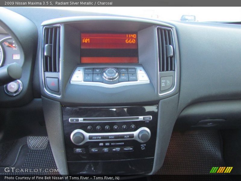 Radiant Silver Metallic / Charcoal 2009 Nissan Maxima 3.5 S