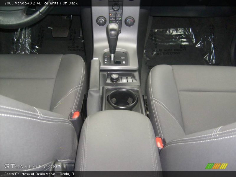 Ice White / Off Black 2005 Volvo S40 2.4i