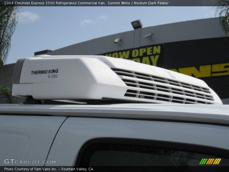 Summit White / Medium Dark Pewter 2004 Chevrolet Express 3500 Refrigerated Commercial Van