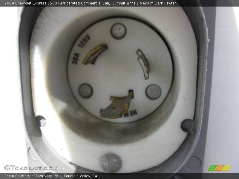 Summit White / Medium Dark Pewter 2004 Chevrolet Express 3500 Refrigerated Commercial Van