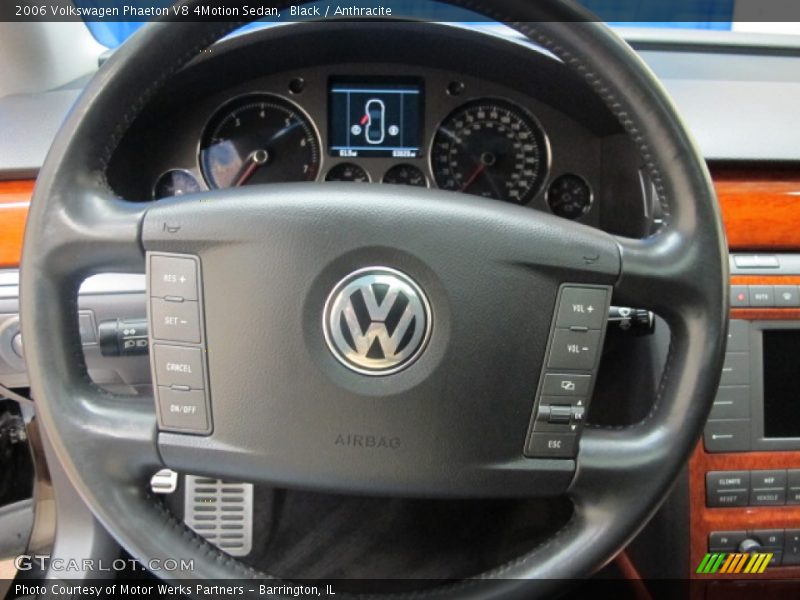  2006 Phaeton V8 4Motion Sedan Steering Wheel