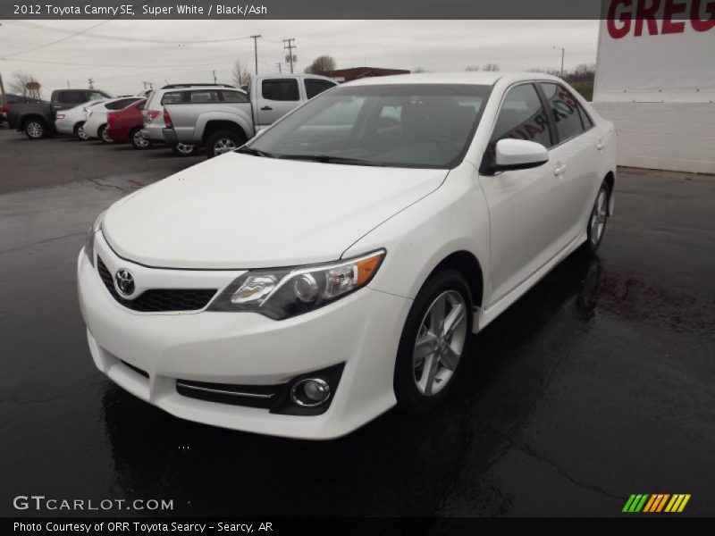 Super White / Black/Ash 2012 Toyota Camry SE