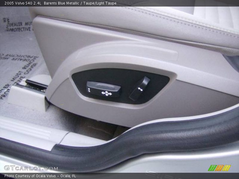 Barents Blue Metallic / Taupe/Light Taupe 2005 Volvo S40 2.4i
