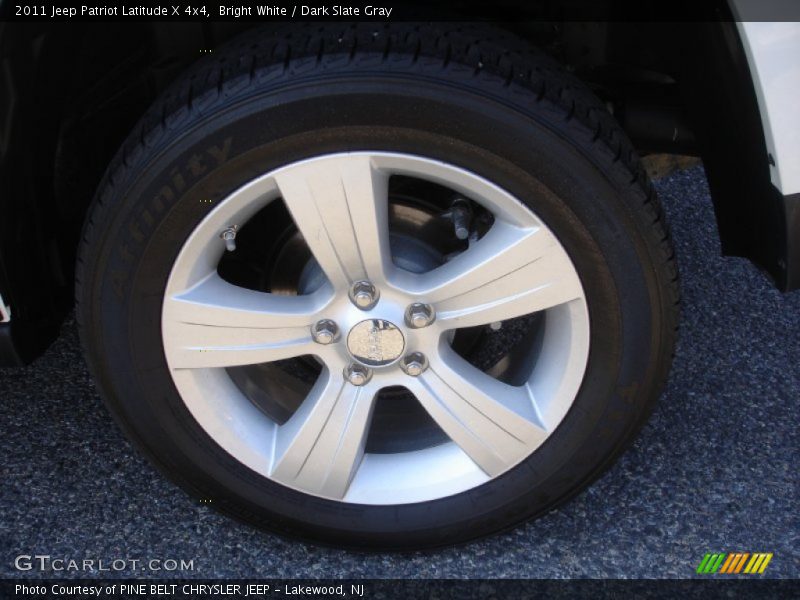 Bright White / Dark Slate Gray 2011 Jeep Patriot Latitude X 4x4