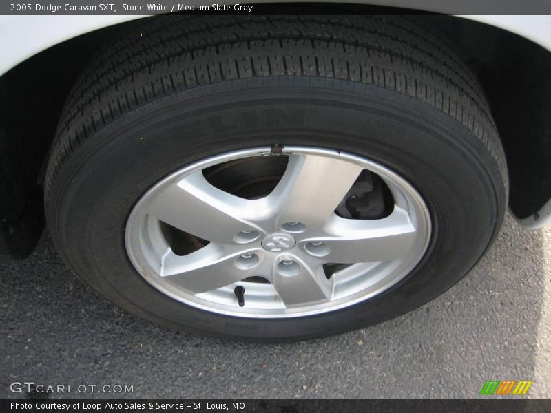 Stone White / Medium Slate Gray 2005 Dodge Caravan SXT